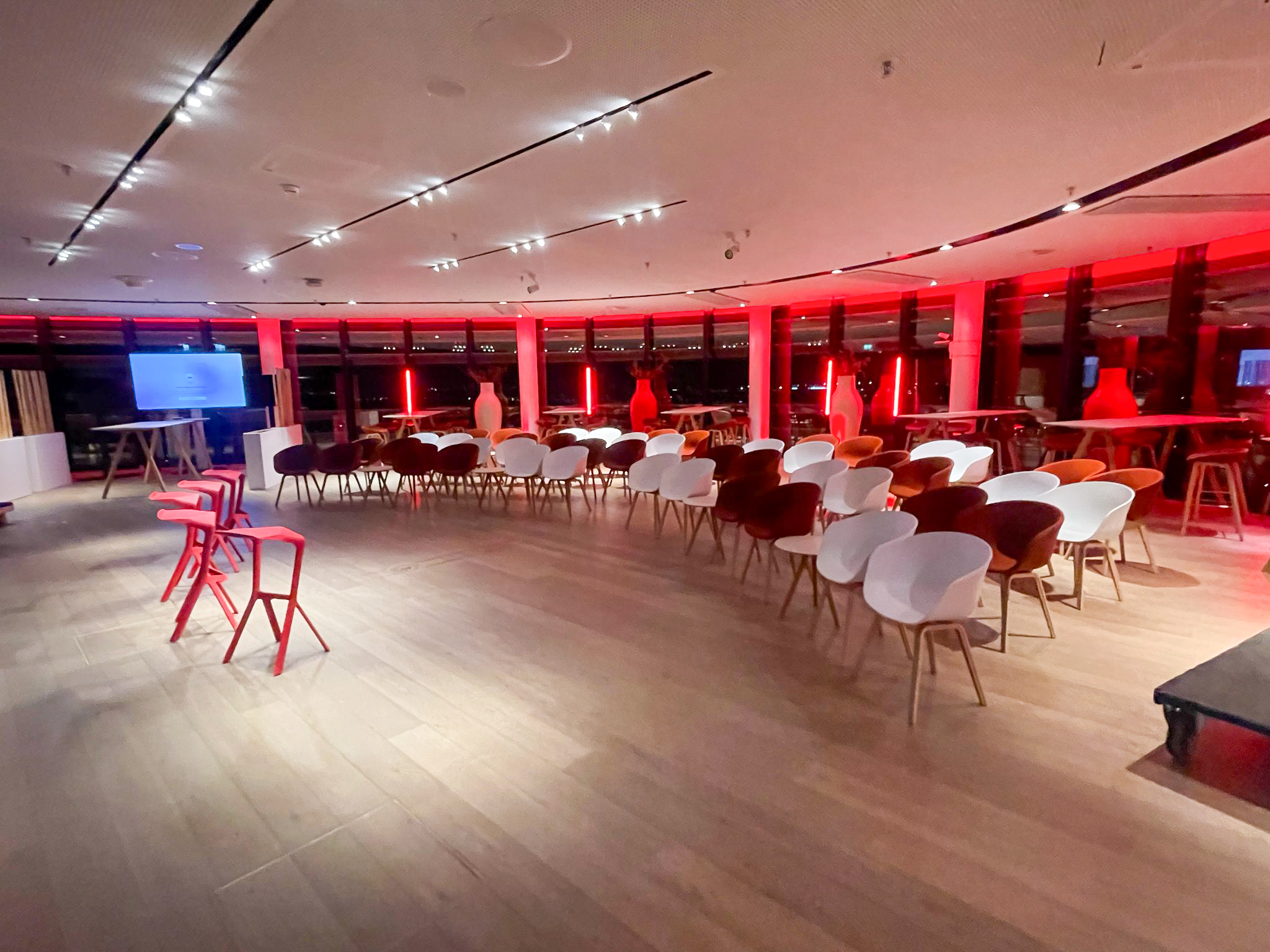 Company Event In Red And White (4)